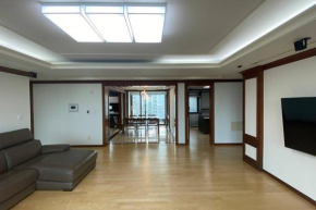Gangnam 롯데캐슬노블 4룸 61평 Luxury apt 프리미엄 풀옵션 장기문의